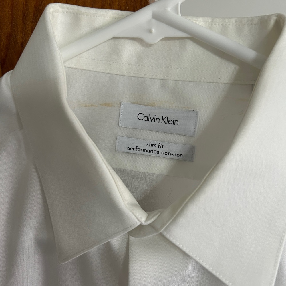 Men’s white Calvin Klein dress shirt
Size M